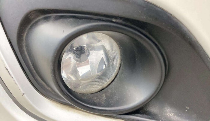 2017 Maruti Swift LXI (O), Petrol, Manual, 13,693 km, Right fog light - Fog light not working