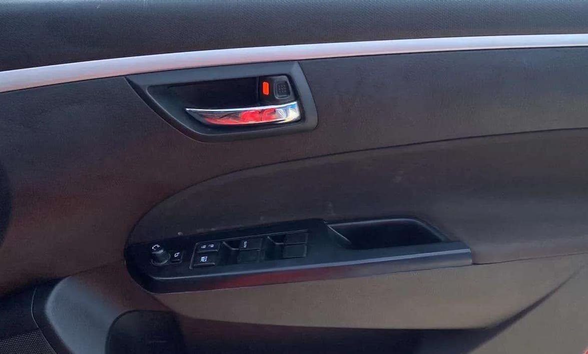 2017 Maruti Swift VXI, Petrol, Manual, 30,256 km, Driver Side Door Panels Control