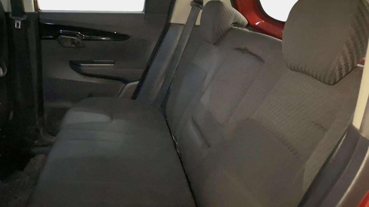 2018 Mahindra KUV 100 NXT K8 P 6 STR, Petrol, Manual, 43,413 km, Right Side Rear Door Cabin