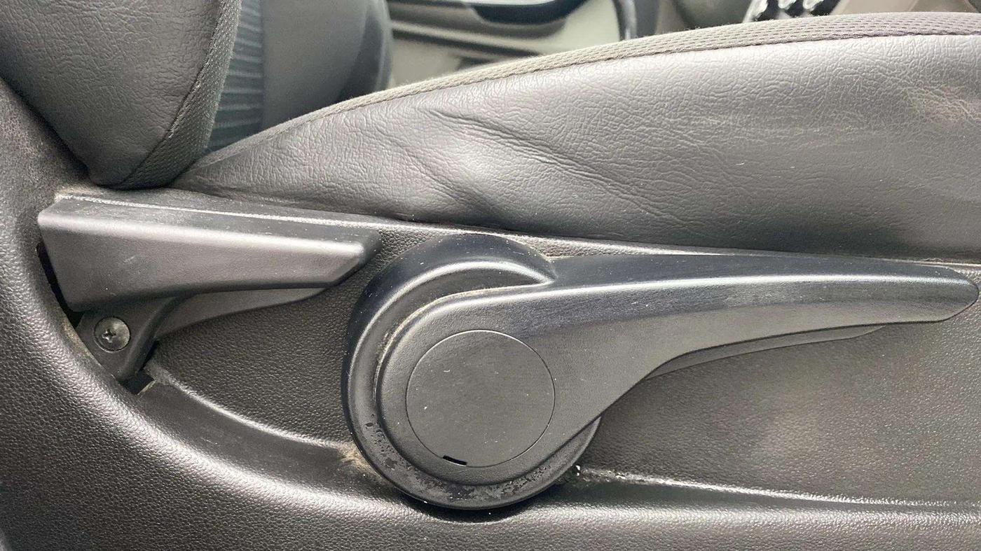 2018 Tata Tiago XZA PETROL, Petrol, Automatic, 32,231 km, Driver Side Adjustment Panel