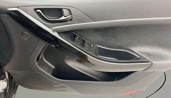 2022 Tata NEXON XZA PLUS (O) PETROL DARK EDITION, Petrol, Automatic, 19,818 km, Driver Side Door Panels Control