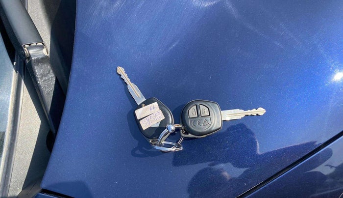 2019 Maruti Swift VXI, Petrol, Manual, 75,391 km, Key Close Up