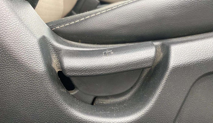 2016 Hyundai Elite i20 MAGNA 1.4 AT, Petrol, Automatic, 60,060 km, Driver Side Adjustment Panel