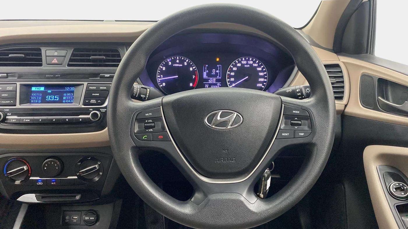 2016 Hyundai Elite i20 MAGNA 1.4 AT, Petrol, Automatic, 60,060 km, Steering Wheel Close Up