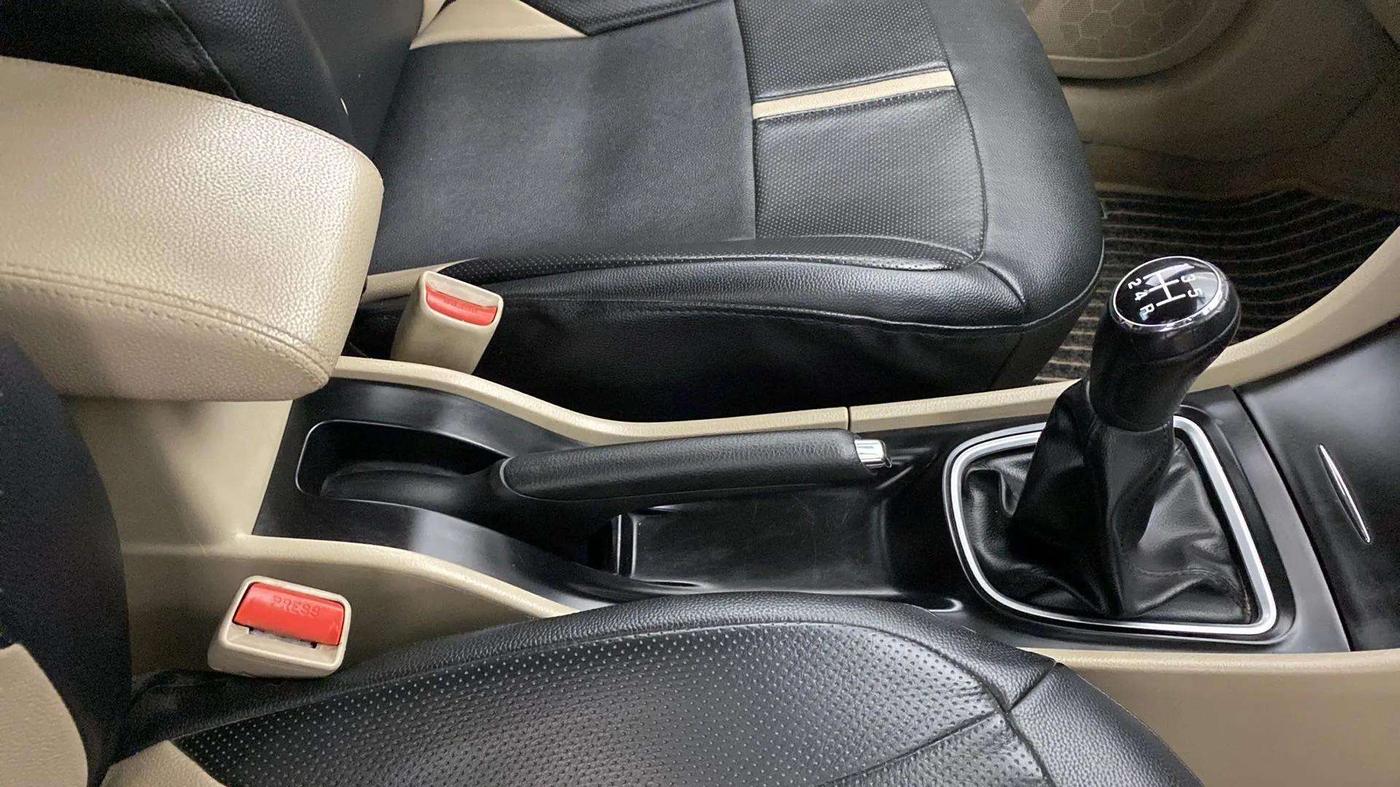 2018 Maruti Ciaz DELTA 1.4 MT PETROL, Petrol, Manual, 33,254 km, Gear Lever