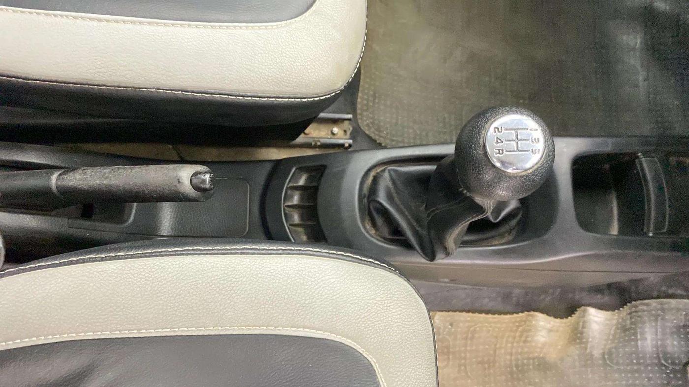 2015 Maruti Wagon R 1.0 LXI, Petrol, Manual, 58,675 km, Gear Lever