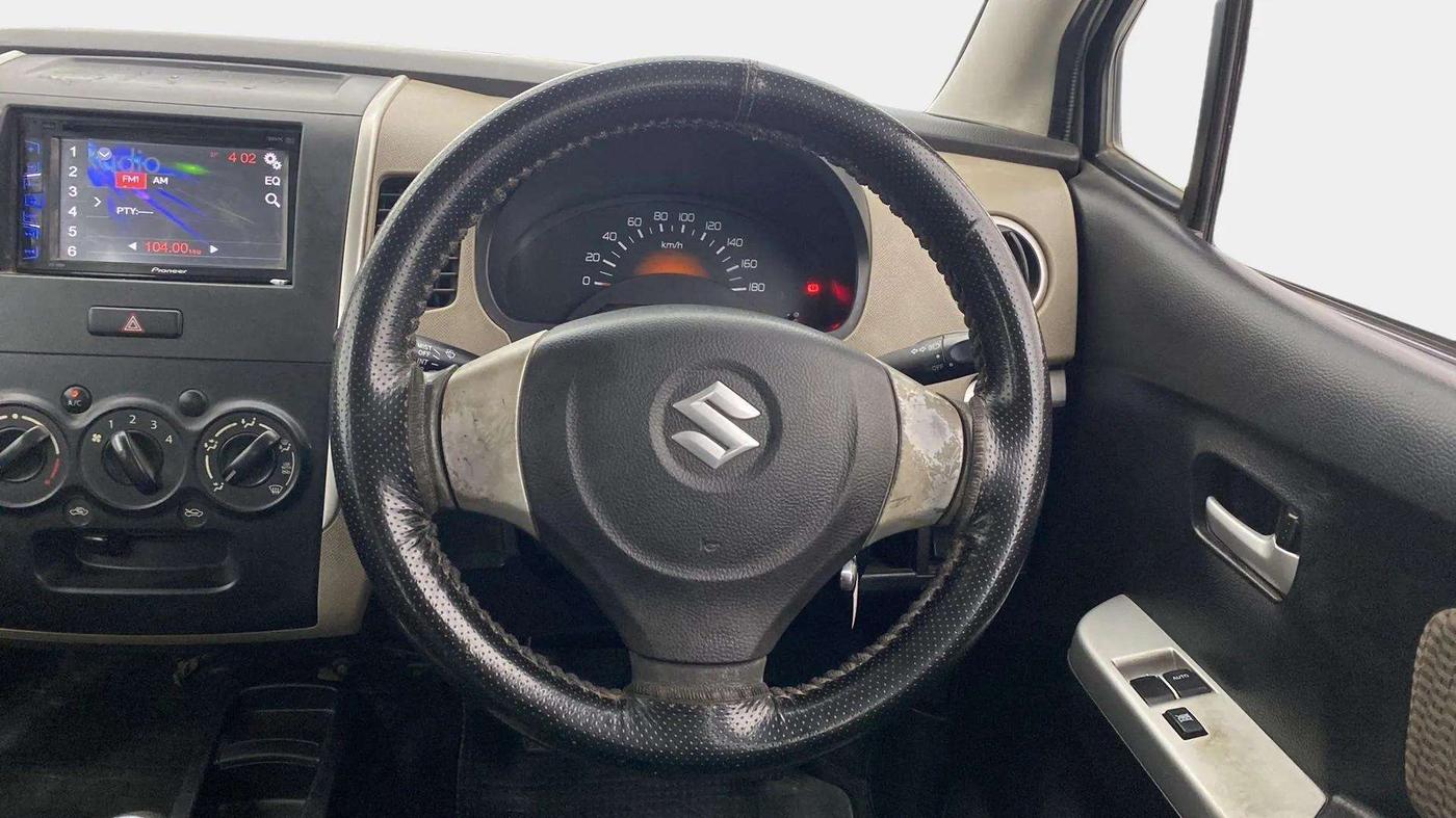 2015 Maruti Wagon R 1.0 LXI, Petrol, Manual, 58,675 km, Steering Wheel Close Up