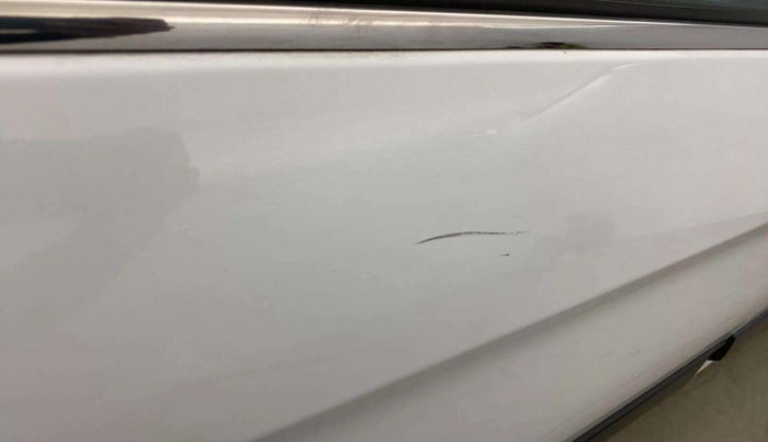 2019 Maruti Ciaz DELTA 1.5 SHVS MT PETROL, Petrol, Manual, 50,239 km, Right rear door - Slightly dented