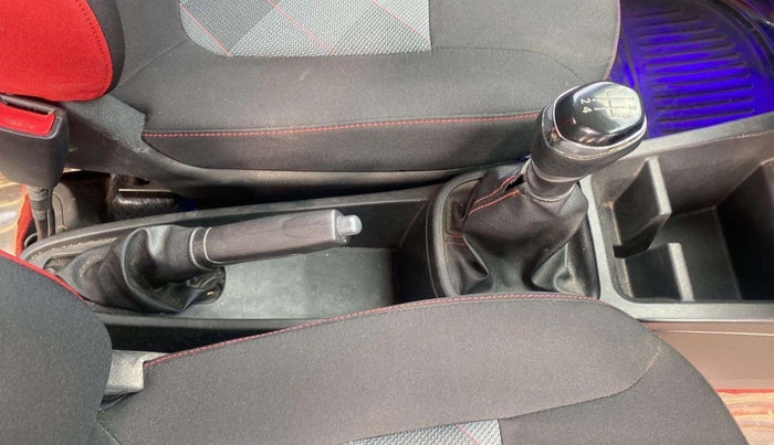 2020 Renault Kwid RXT 1.0 (O), Petrol, Manual, 33,062 km, Gear Lever