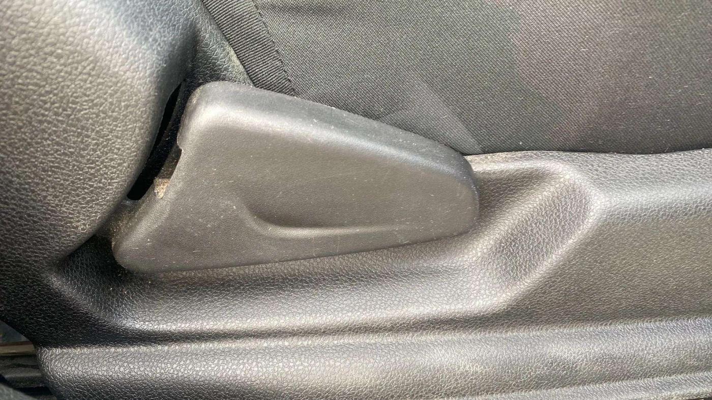 2020 Renault Kwid RXT 1.0 (O), Petrol, Manual, 33,062 km, Driver Side Adjustment Panel