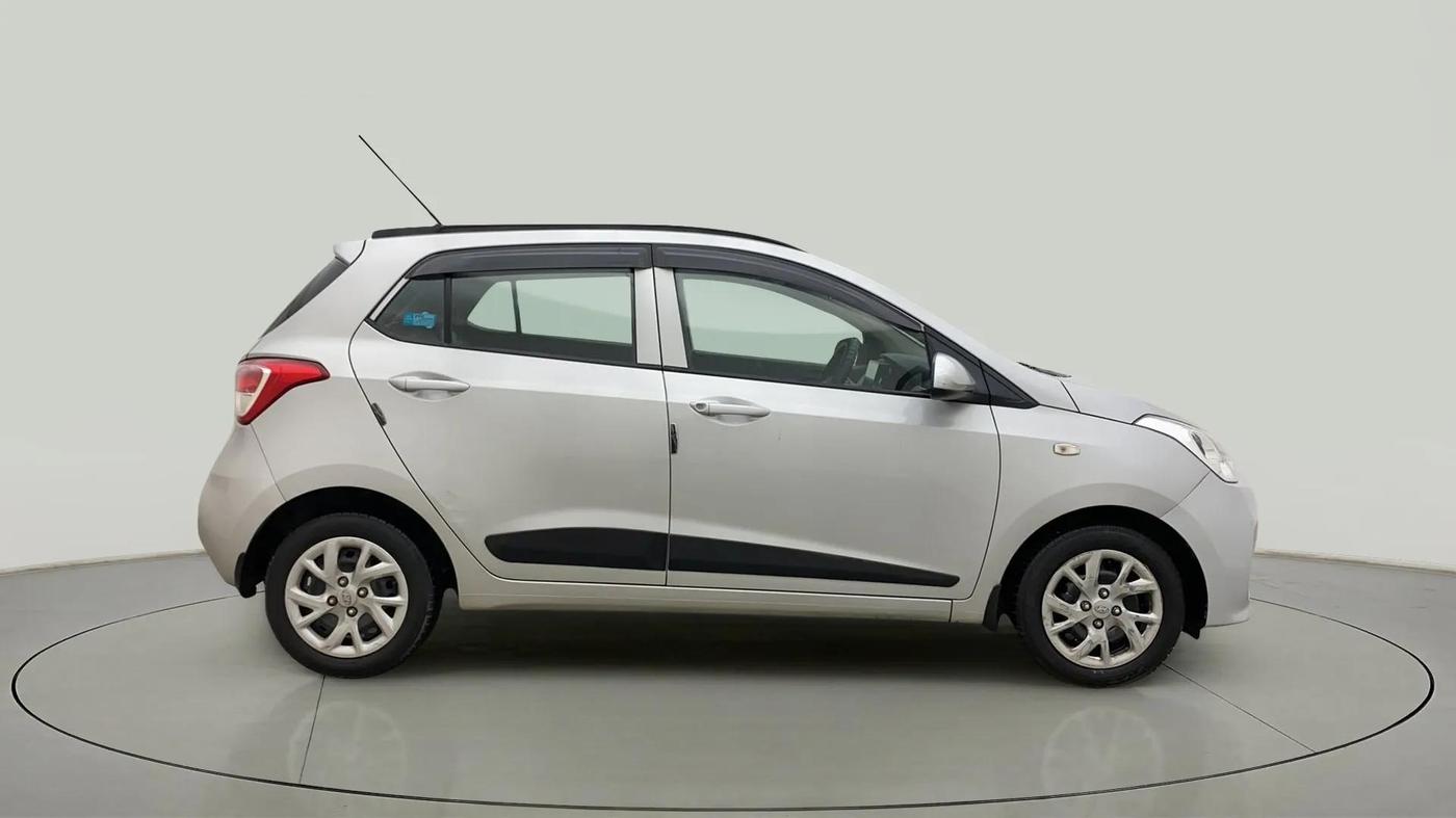 2017 Hyundai Grand i10 MAGNA AT 1.2 KAPPA VTVT, Petrol, Automatic, 34,149 km, Right Side View