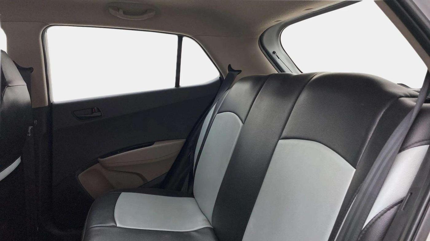 2017 Hyundai Grand i10 MAGNA AT 1.2 KAPPA VTVT, Petrol, Automatic, 34,149 km, Right Side Rear Door Cabin