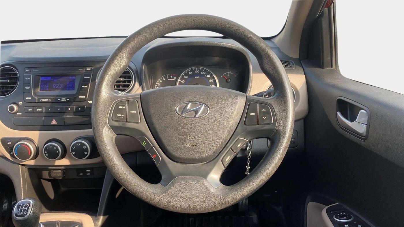 2016 Hyundai Grand i10 SPORTZ 1.2 KAPPA VTVT, Petrol, Manual, 31,912 km, Steering Wheel Close Up