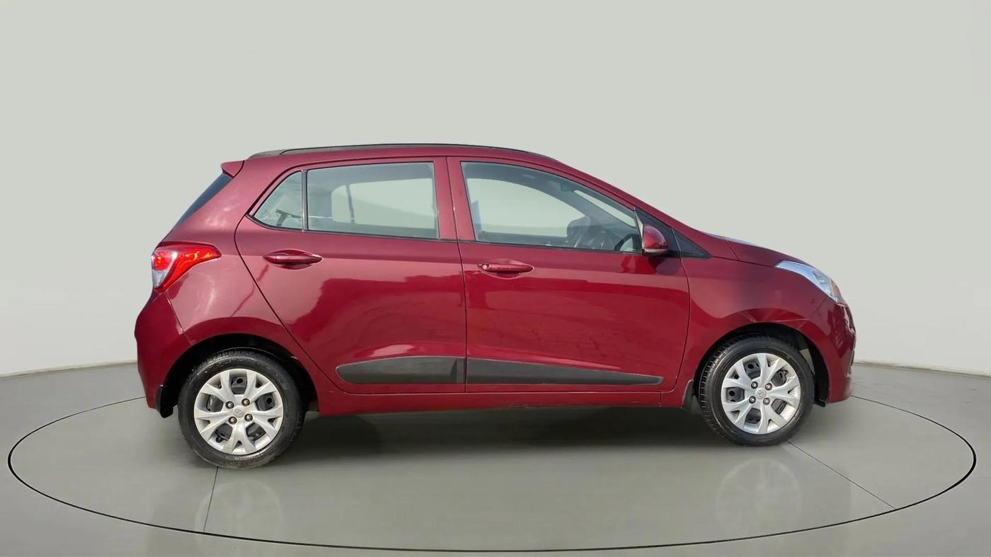 2016 Hyundai Grand i10 SPORTZ 1.2 KAPPA VTVT, Petrol, Manual, 31,912 km, Right Side