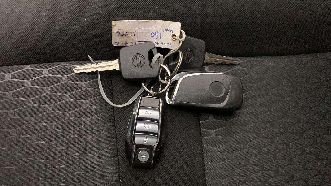 2022 Nissan MAGNITE XE, Petrol, Manual, 22,360 km, Key Close Up