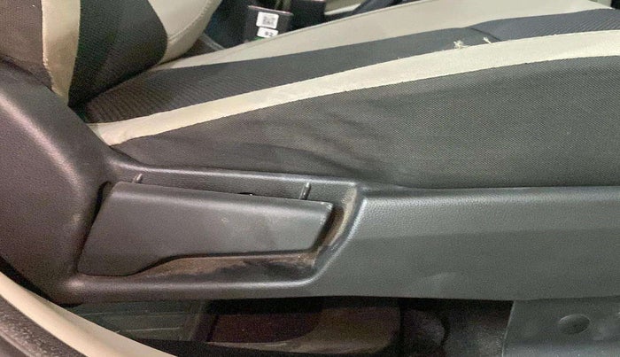 2021 Renault TRIBER RXT, Petrol, Manual, 5,273 km, Driver Side Adjustment Panel