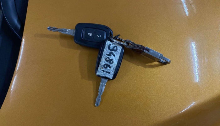 2021 Renault TRIBER RXT, Petrol, Manual, 5,273 km, Key Close Up