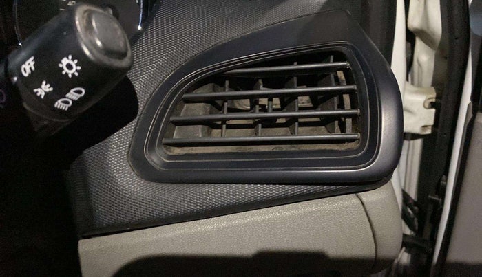 2019 Tata Tiago XE PETROL, Petrol, Manual, 48,575 km, AC Unit - Front vent has minor damage