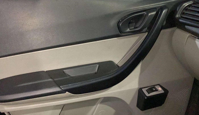 2019 Tata Tiago XE PETROL, Petrol, Manual, 48,575 km, Left front window switch / handle - Window making noise/ moving slow