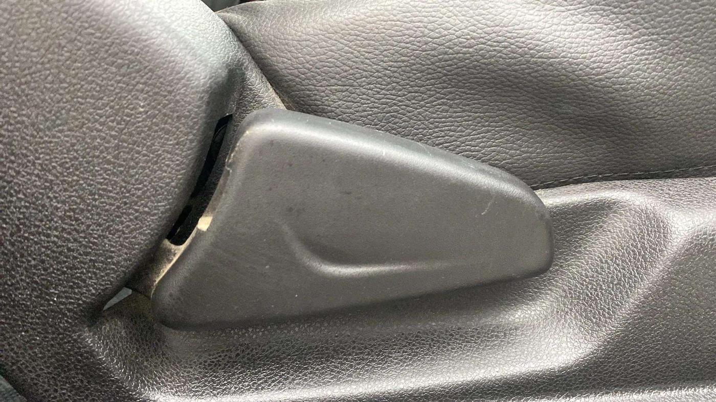 2017 Renault Kwid RXT 1.0, Petrol, Manual, 50,703 km, Driver Side Adjustment Panel