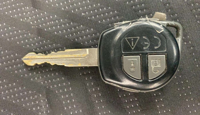 2018 Maruti Swift VXI, Petrol, Manual, 99,542 km, Key Close Up