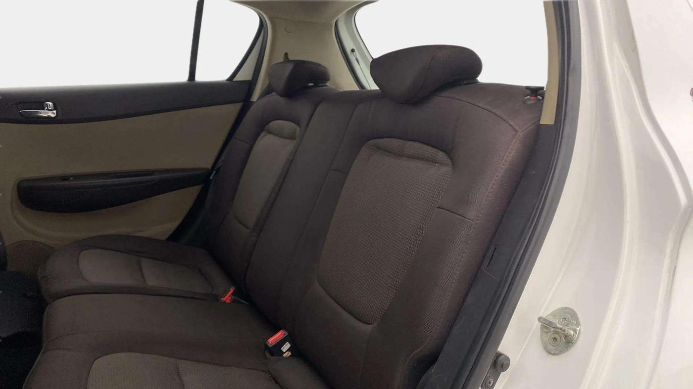 2014 Hyundai i20 SPORTZ 1.2, Petrol, Manual, 53,022 km, Right Side Rear Door Cabin