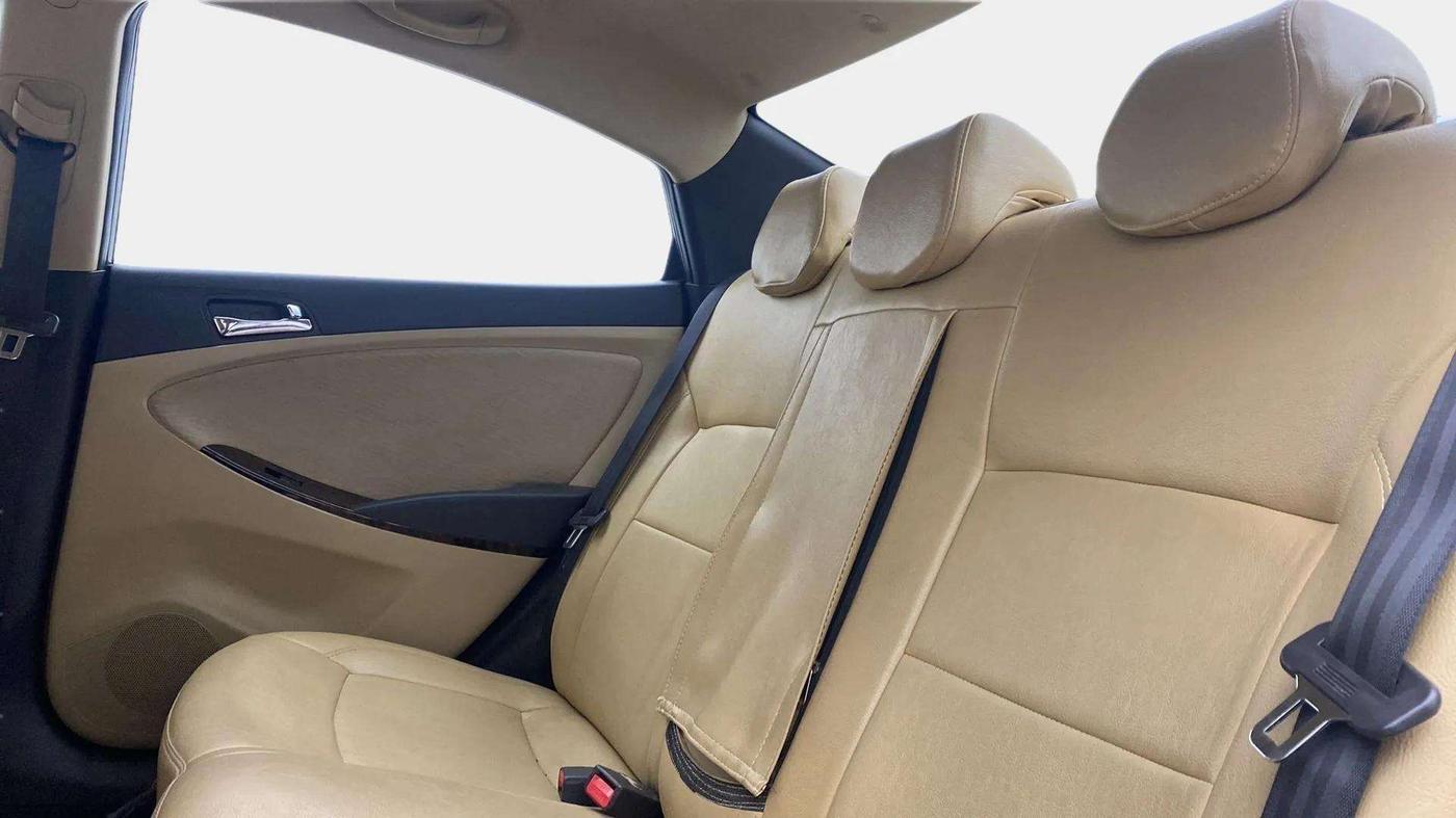 2013 Hyundai Verna FLUIDIC 1.6 VTVT SX, Petrol, Manual, 70,573 km, Right Side Rear Door Cabin