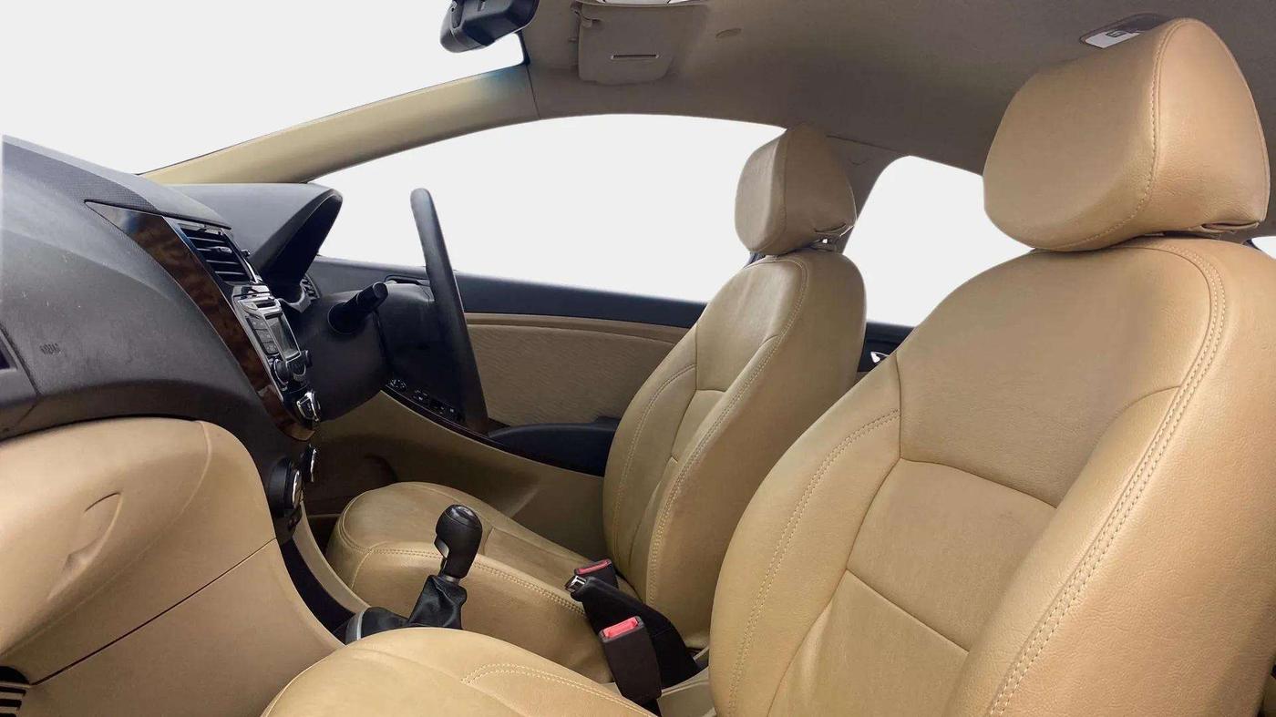 2013 Hyundai Verna FLUIDIC 1.6 VTVT SX, Petrol, Manual, 70,573 km, Right Side Front Door Cabin