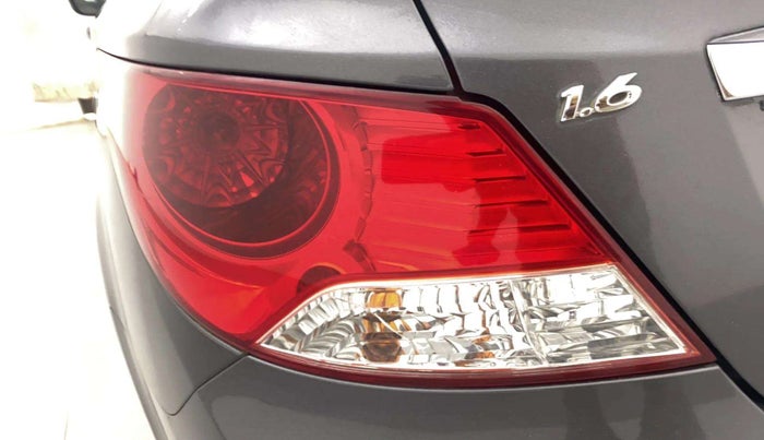 2013 Hyundai Verna FLUIDIC 1.6 VTVT SX, Petrol, Manual, 70,573 km, Left tail light - Minor damage