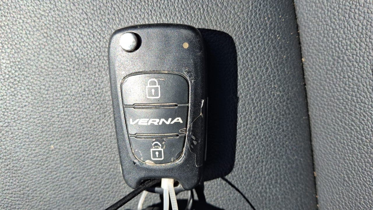 2013 Hyundai Verna FLUIDIC 1.6 VTVT SX, Petrol, Manual, 70,573 km, Key Close Up