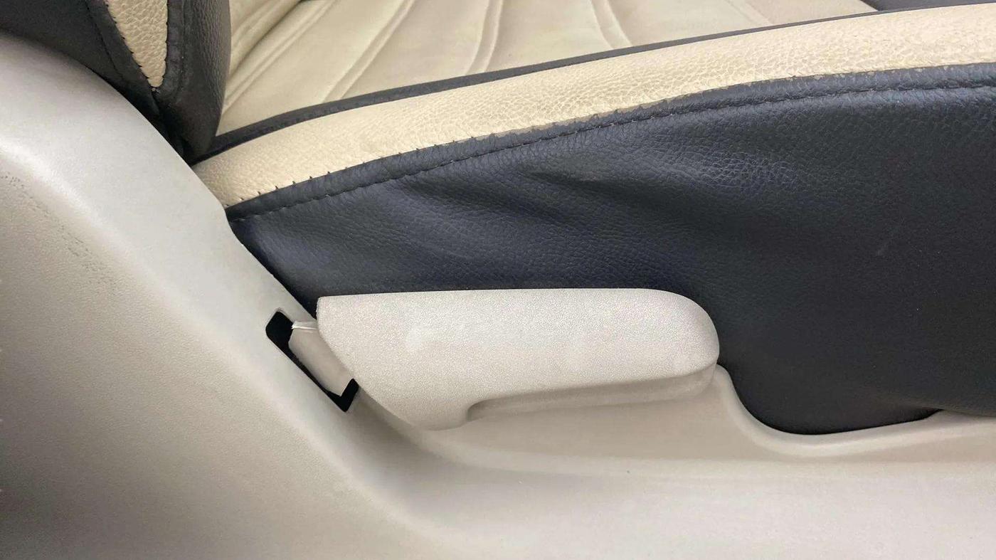 2019 Maruti Celerio VXI (O), Petrol, Manual, 31,230 km, Driver Side Adjustment Panel