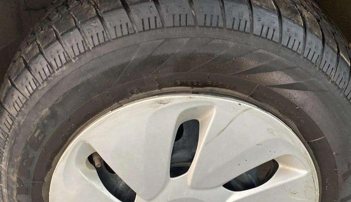 2019 Maruti Celerio VXI (O), Petrol, Manual, 31,011 km, Left front tyre - Minor crack