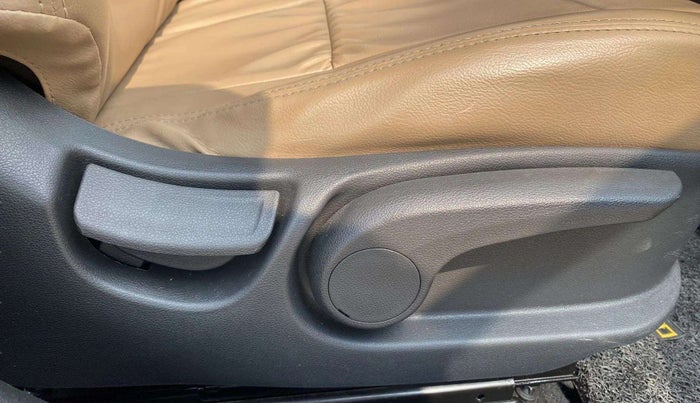 2018 Hyundai Verna 1.6 VTVT SX, Petrol, Manual, 38,823 km, Driver Side Adjustment Panel