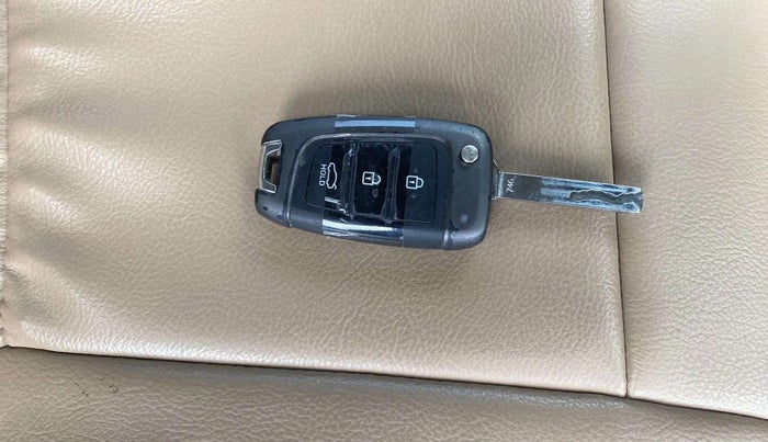 2018 Hyundai Verna 1.6 VTVT SX, Petrol, Manual, 38,823 km, Key Close Up