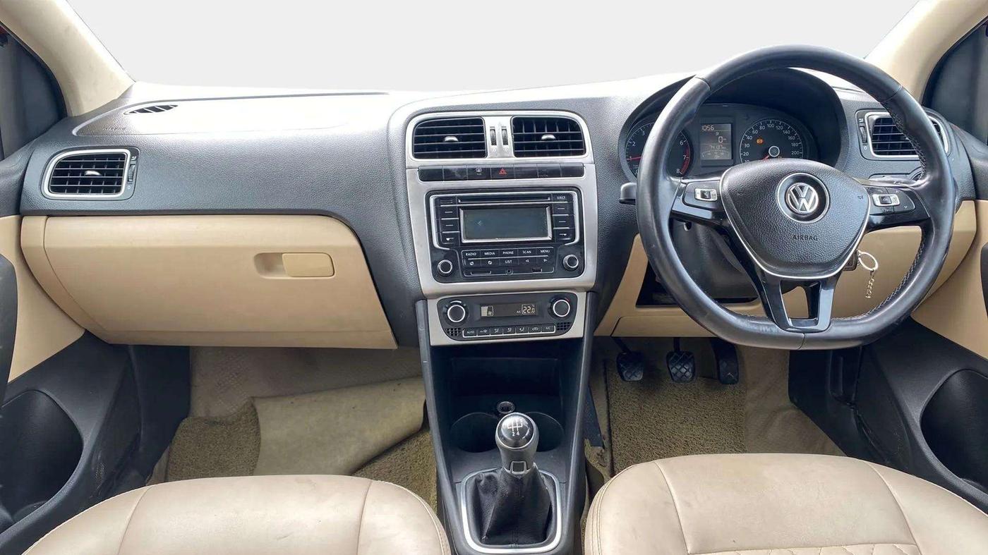2015 Volkswagen Polo HIGHLINE1.2L, Petrol, Manual, 74,009 km, Dashboard