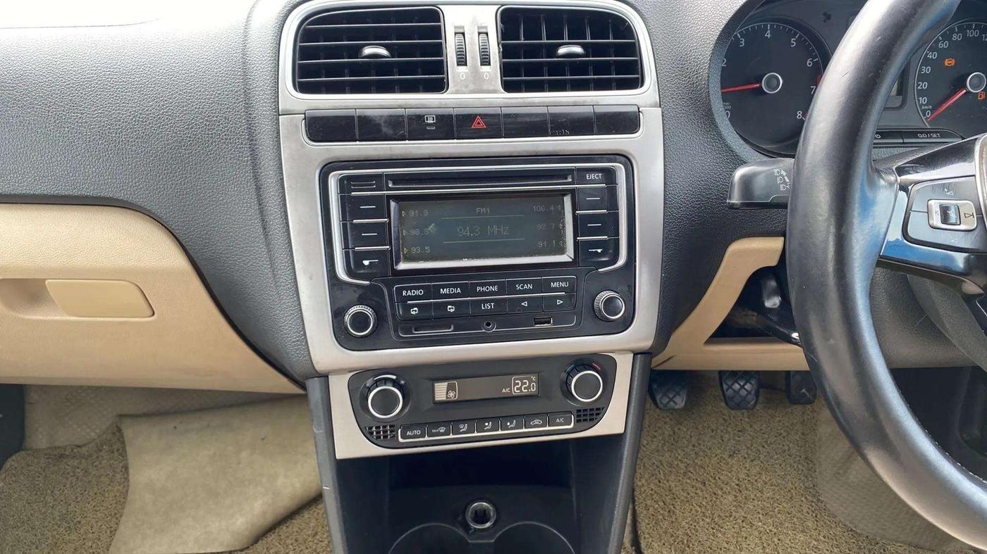 2015 Volkswagen Polo HIGHLINE1.2L, Petrol, Manual, 74,009 km, Air Conditioner