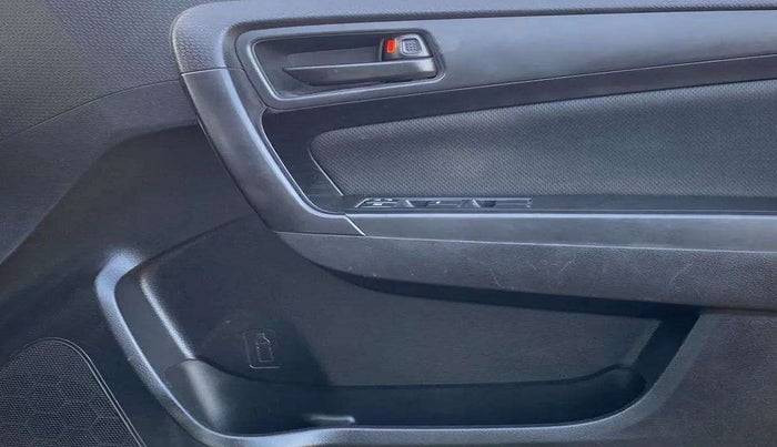 2022 Maruti Vitara Brezza VXI, Petrol, Manual, 53,967 km, Driver Side Door Panels Control