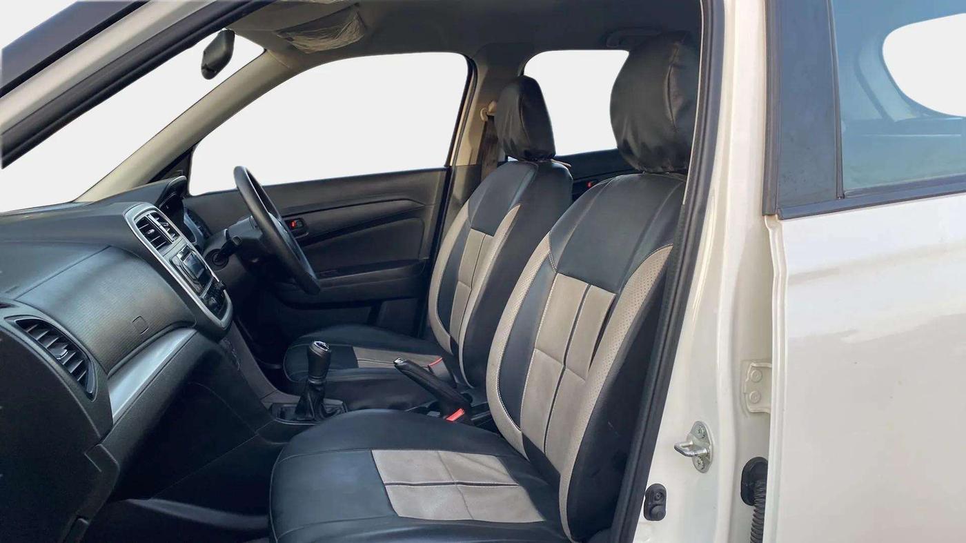 2022 Maruti Vitara Brezza VXI, Petrol, Manual, 54,051 km, Right Side Front Door Cabin