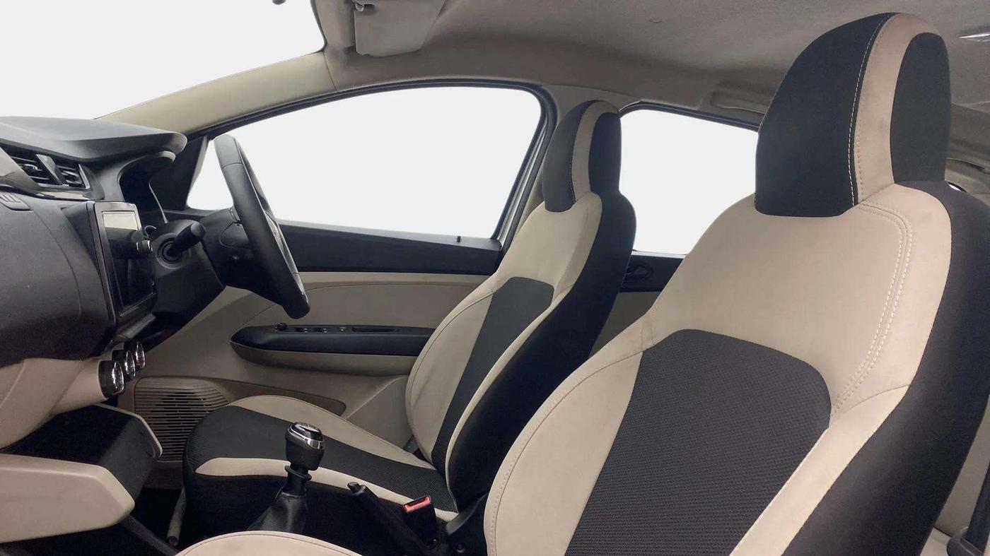 2022 Renault TRIBER RXT, Petrol, Manual, 51,465 km, Right Side Front Door Cabin