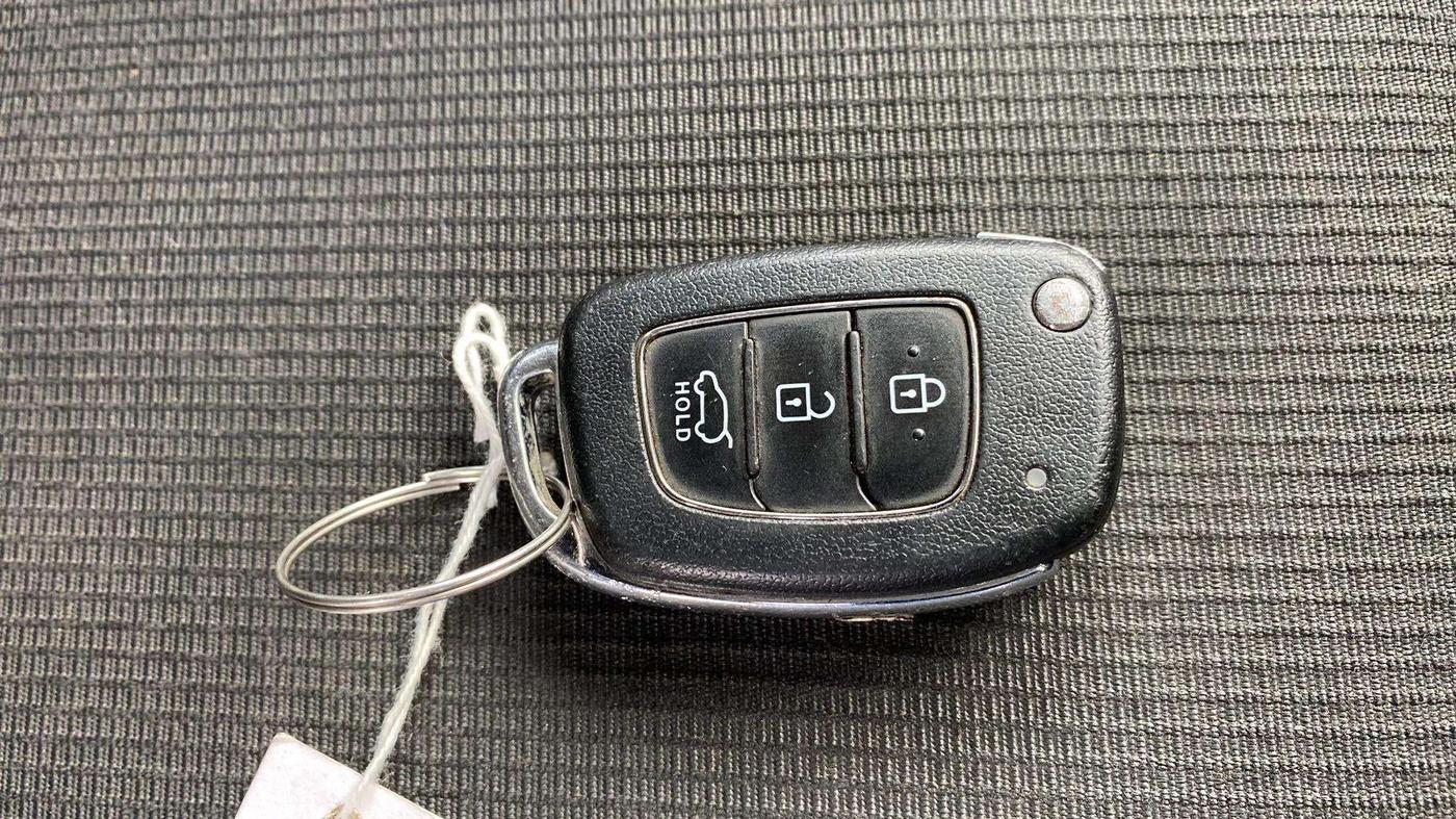 2021 Hyundai VENUE S 1.2, Petrol, Manual, 35,442 km, Key Close Up
