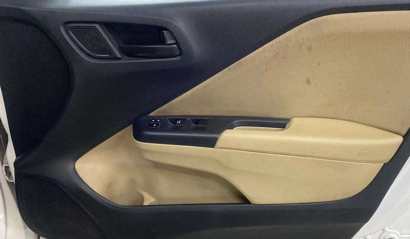 2016 Honda City 1.5L I-VTEC SV, Petrol, Manual, 1,04,133 km, Driver Side Door Panels Control