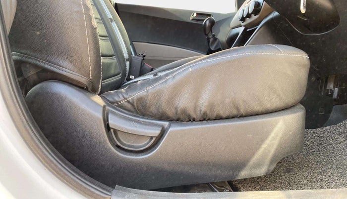 2019 Hyundai Grand i10 MAGNA 1.2 KAPPA VTVT, Petrol, Manual, 62,439 km, Driver Side Adjustment Panel