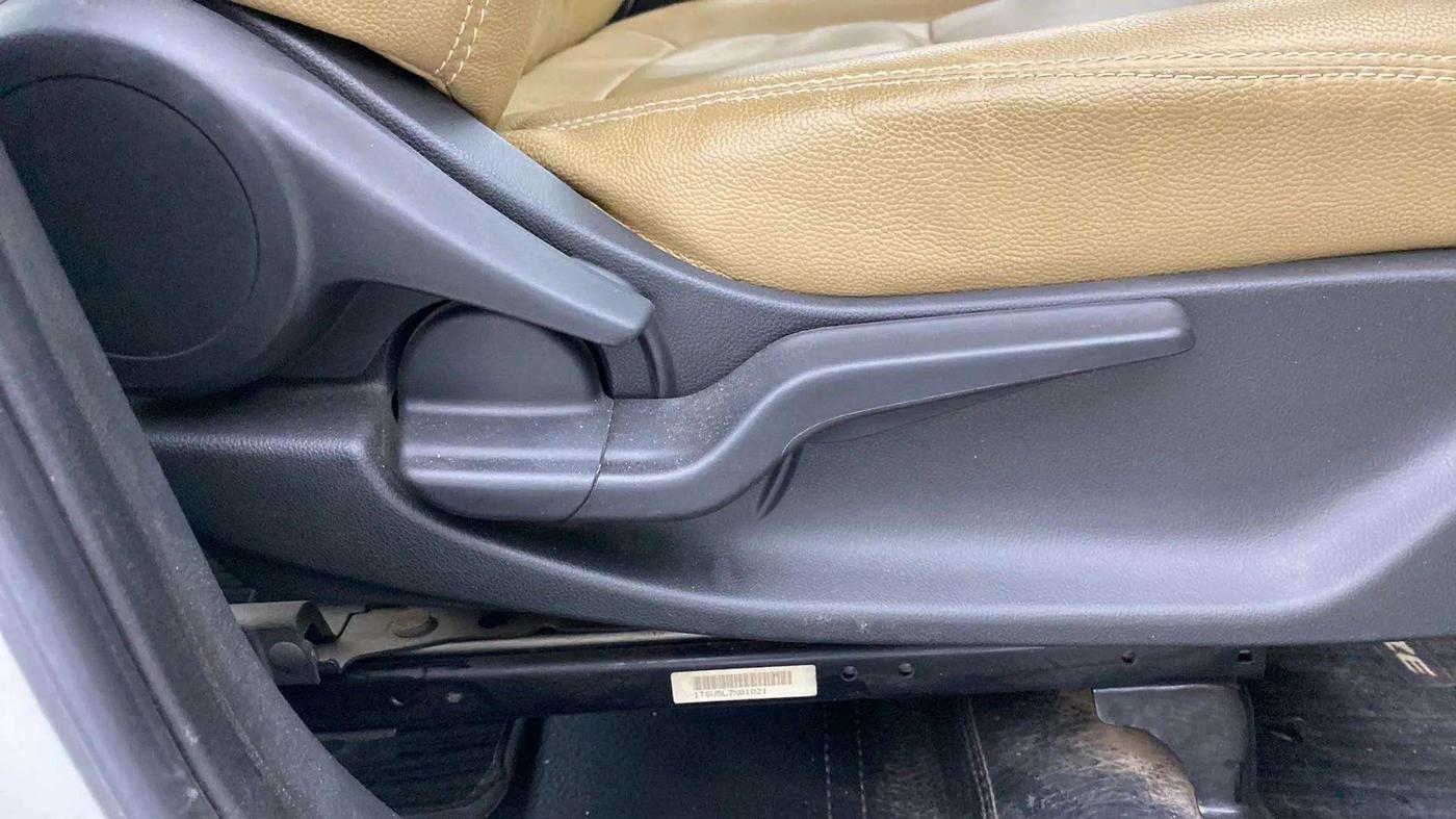 2019 Honda Amaze 1.2L I-VTEC S, Petrol, Manual, 27,544 km, Driver Side Adjustment Panel