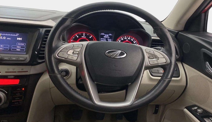 2019 Mahindra XUV300 W8 (O) 1.5 DIESEL, Diesel, Manual, 87,282 km, Steering Wheel Close Up