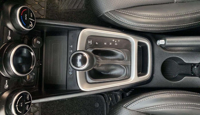 2019 Hyundai VENUE SX PLUS 1.0 TURBO DCT, Petrol, Automatic, 46,513 km, Gear Lever