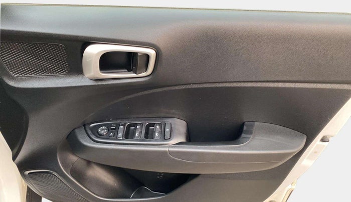 2019 Hyundai VENUE SX PLUS 1.0 TURBO DCT, Petrol, Automatic, 46,513 km, Driver Side Door Panels Control