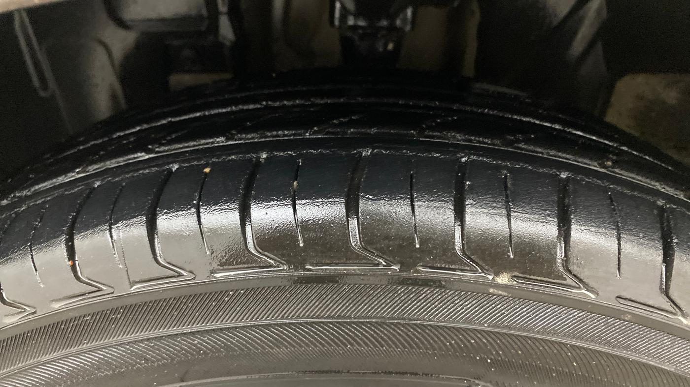 2021 Datsun Redi Go T, Petrol, Manual, 1,40,060 km, Left Front Tyre Tread
