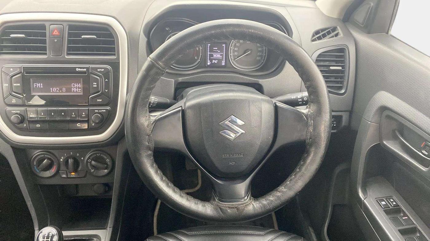 2016 Maruti Vitara Brezza VDI (O), Diesel, Manual, 78,149 km, Steering Wheel Close Up