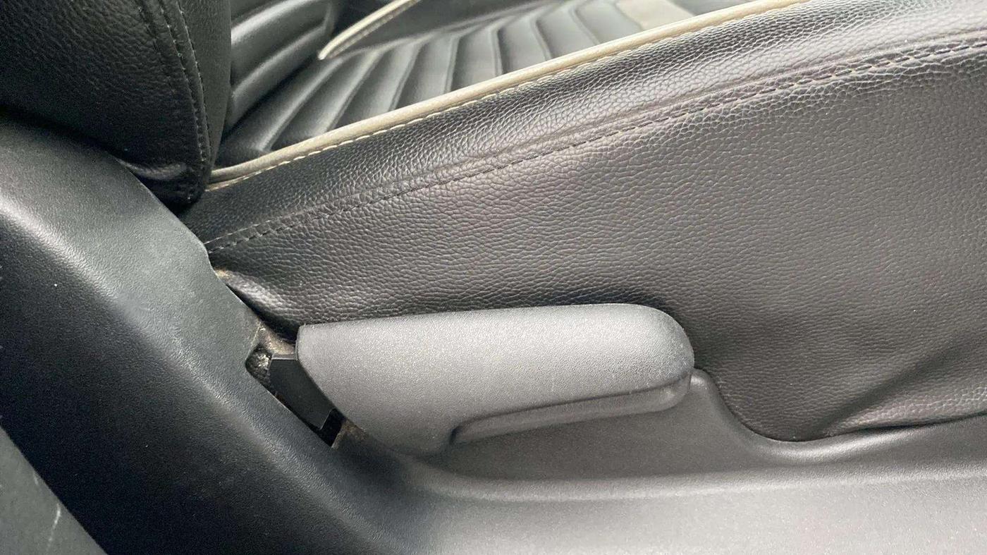 2016 Maruti Vitara Brezza VDI (O), Diesel, Manual, 78,149 km, Driver Side Adjustment Panel
