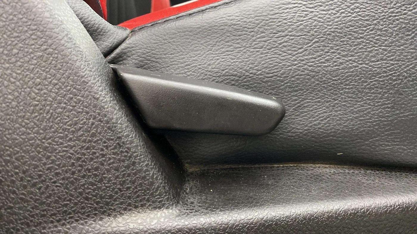 2017 Renault Duster RXS CVT, Petrol, Automatic, 60,325 km, Driver Side Adjustment Panel